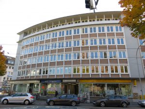 Haben Besucher oder Bedienstete des Bürgerbüros gegenüber der Johanneskirche etwas gesehen?