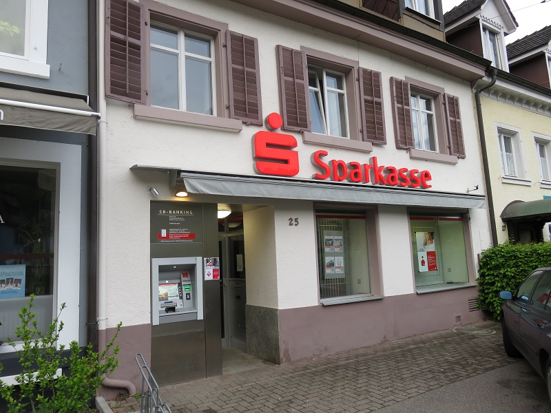 Diese Sparkasse in Freiburg-Günterstal wurde Opfer des Überfalls
