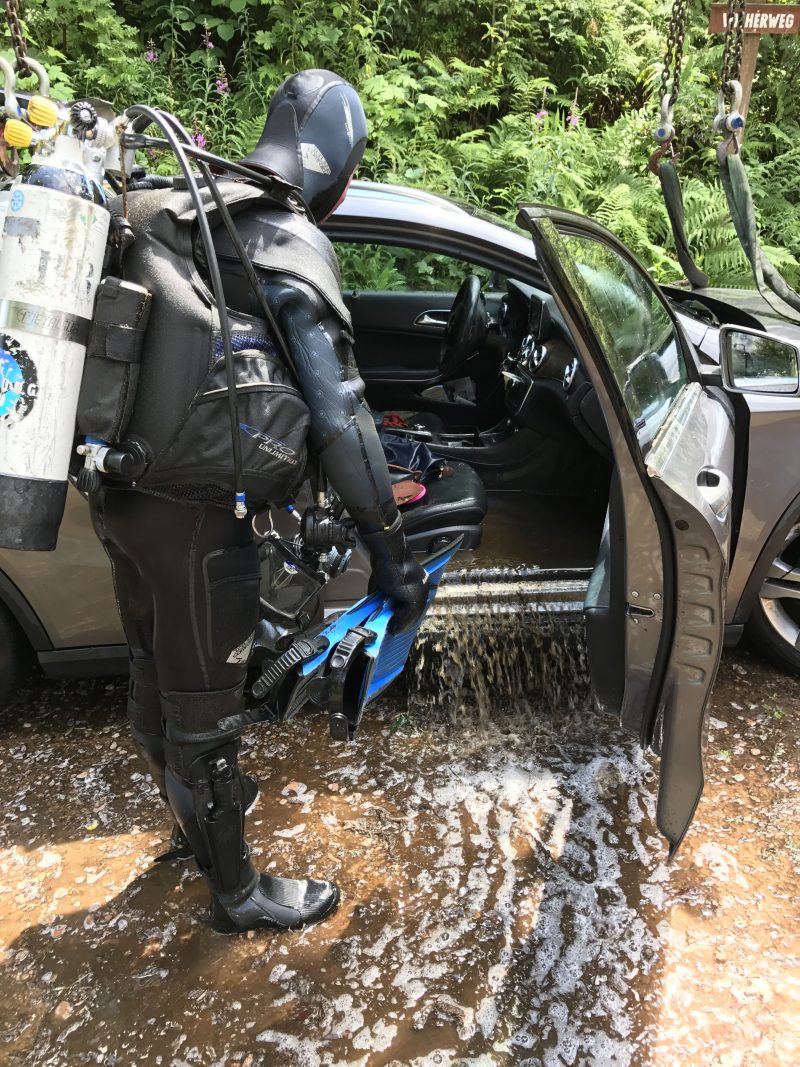 pkw-voll-wasser-freiburg