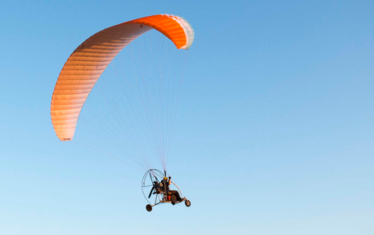 paraglider-freiburg-elsass-kanal-motor