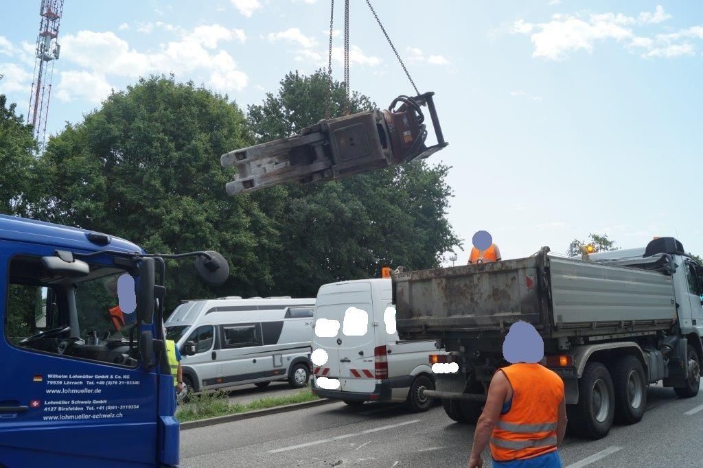 baggerschaufel-autobahn-bundestrasse-weil-lkw