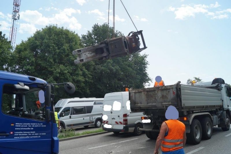 baggerschaufel-autobahn-bundestrasse-weil-lkw