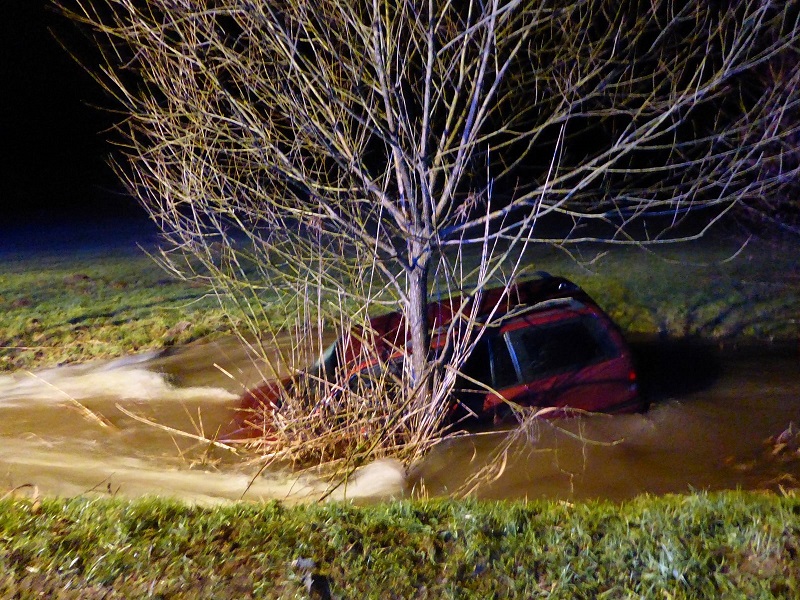 auto-spitzenbach-emmendingen-oberwinden-katzenmoos-polizeifoto