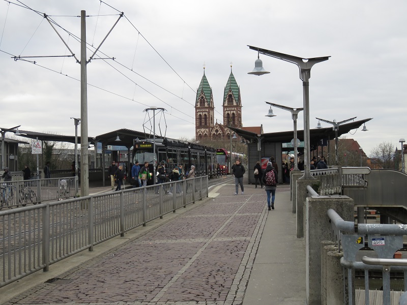 stadtbahnbruecke-freiburg-bahnhof-colourbox