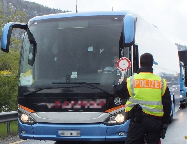 bus-grenzkontrolle-polizei-kiefersfelden-bundespolizei-somalia