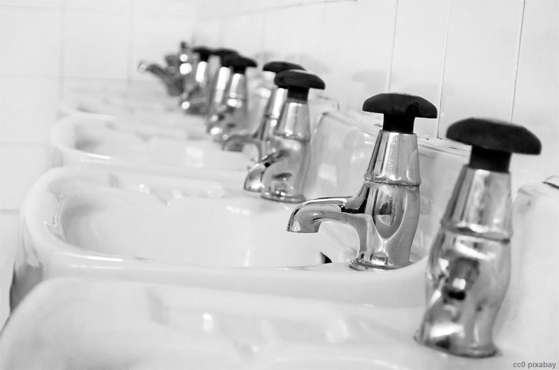 toiletten-universitaet-freiburg-studentin-damenklo-pixabay