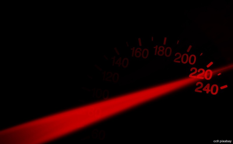 geschwindigkeit-autobahn-tachometer-A5-Neuenburg-pixabay