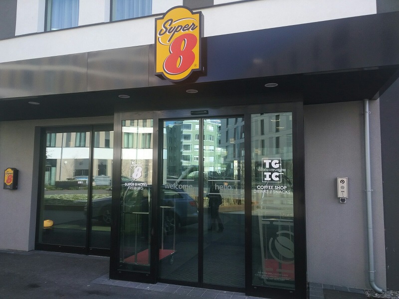 hotel-super8-freiburg-eingang-erfahrung