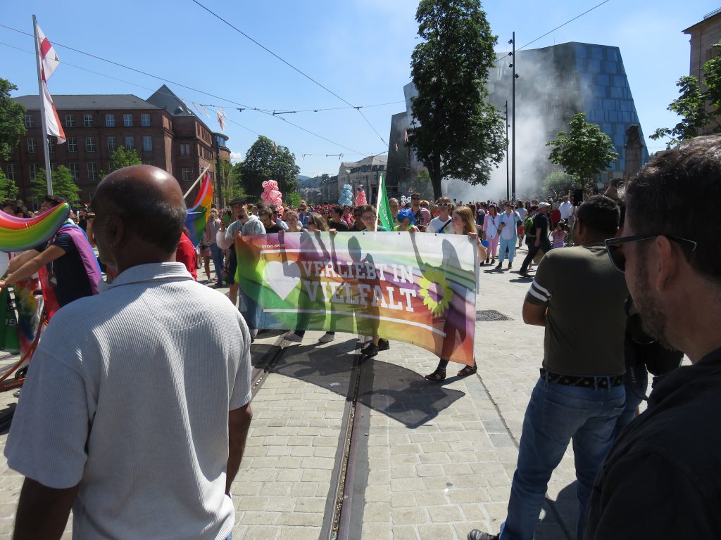 CSD Freiburg 2018: Die Grünen hatten auch mit einer Fußgruppe teilgenommen, den amtierenden OB Dieter Salomon suchte man dort allerdings vergebens