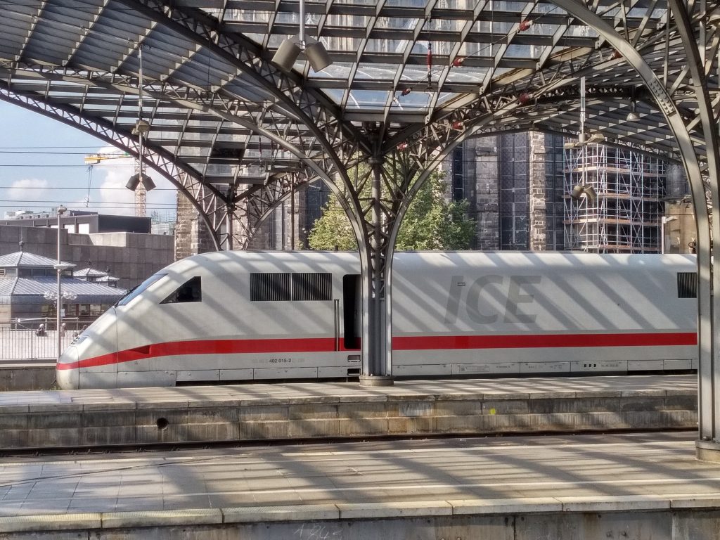 ICE Fernzug Deutsche Bahn kaputt