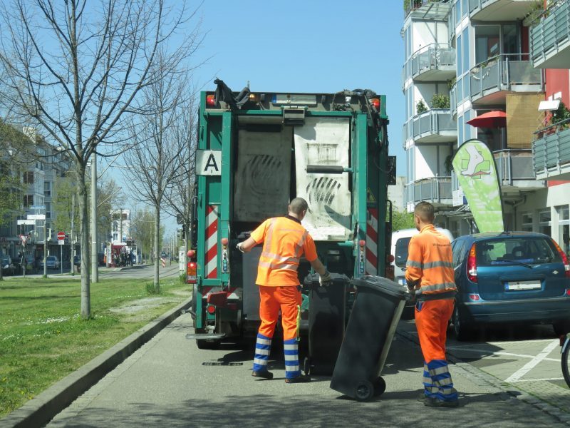 muellabfuhr-abfall-muellwagen-muellmann