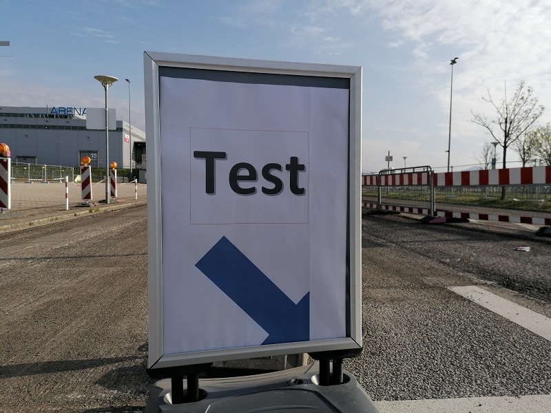 Corona-Test-Schild