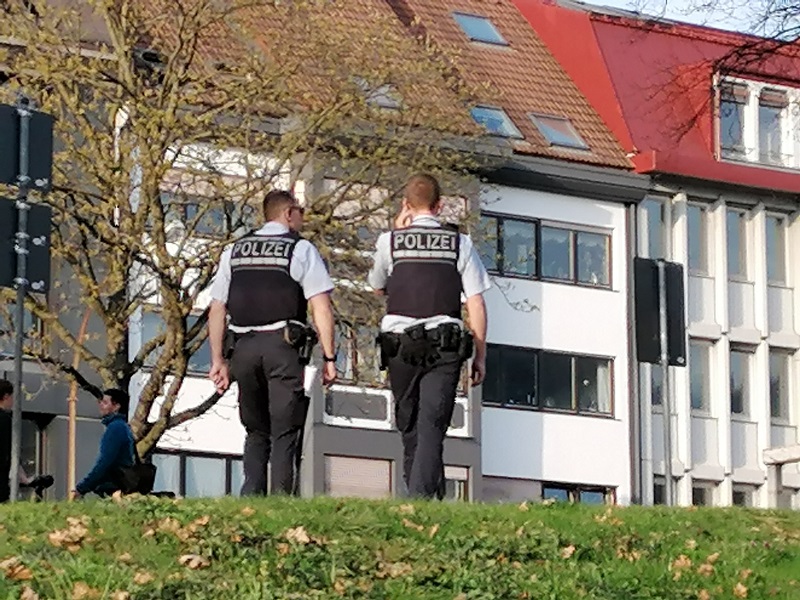 Polizei überwacht Corona Verbote in Freiburg