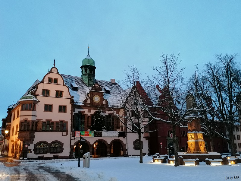 Rathaus-Freiburg-Schnee-Winter-2021