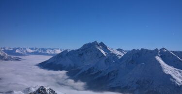 arlberg-skifahrer-österreich