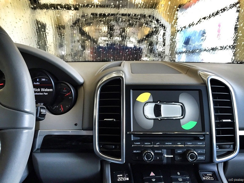 auto-in-waschstrasse