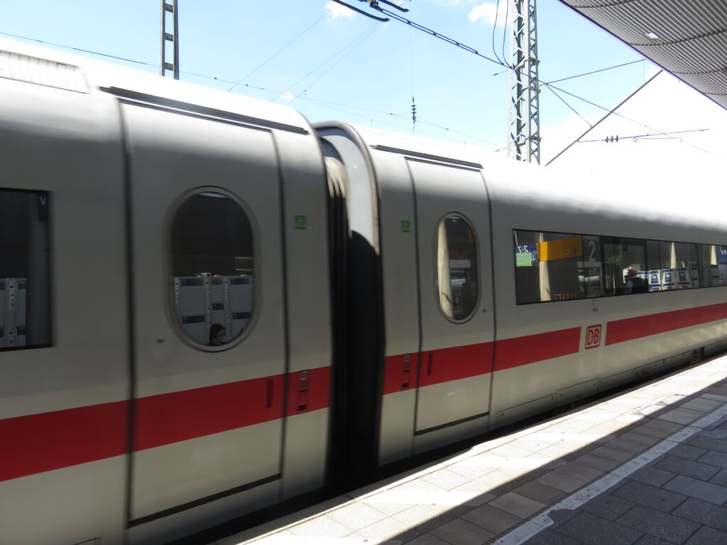 ICE-Bahnhof_Wagon-Freiburg