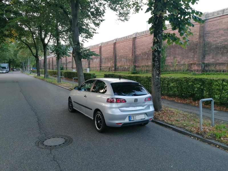 gefängnis-auto-mauer-freiburg