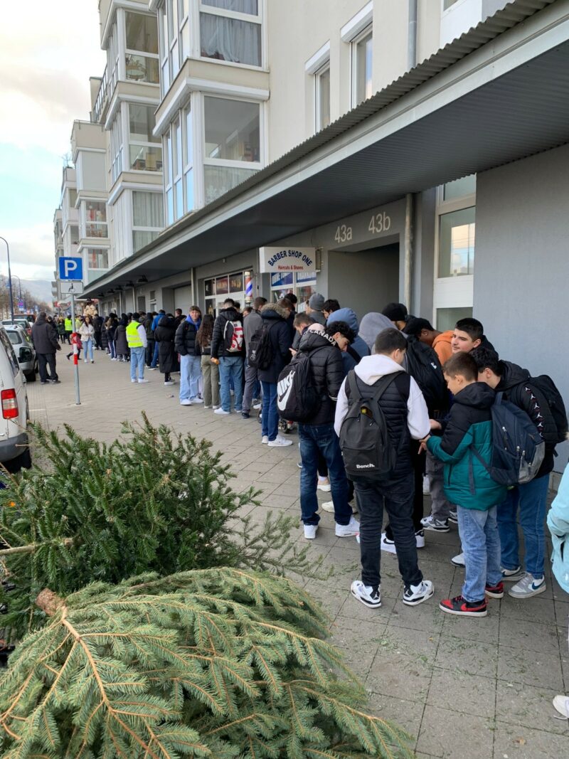 Erbil Restaurant Rieselfeld lange Schlange am Eröffnungstag