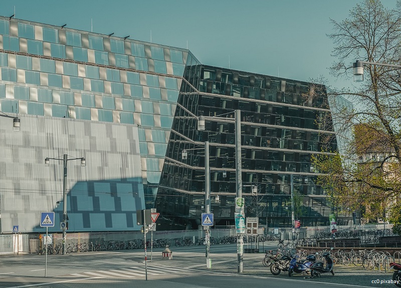 Uni Bibliothek in der Nähe des Platzes der Alten Synagoge