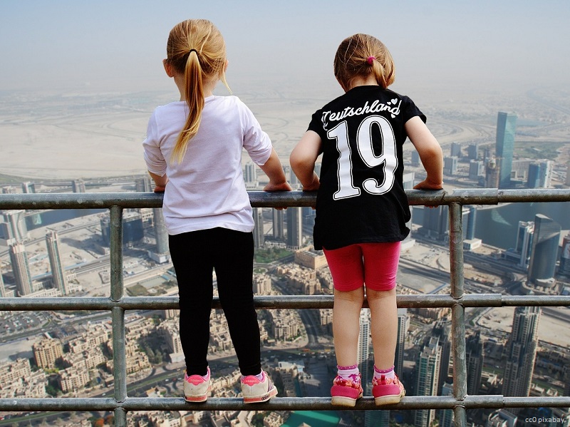 Kinder in Dubai